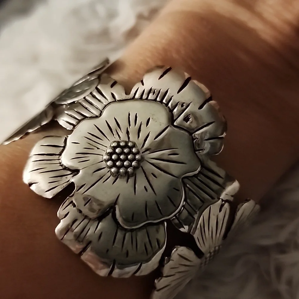 Boho Flower Cuff Bracelet Brand New Item #2 - Picture 3 of 3